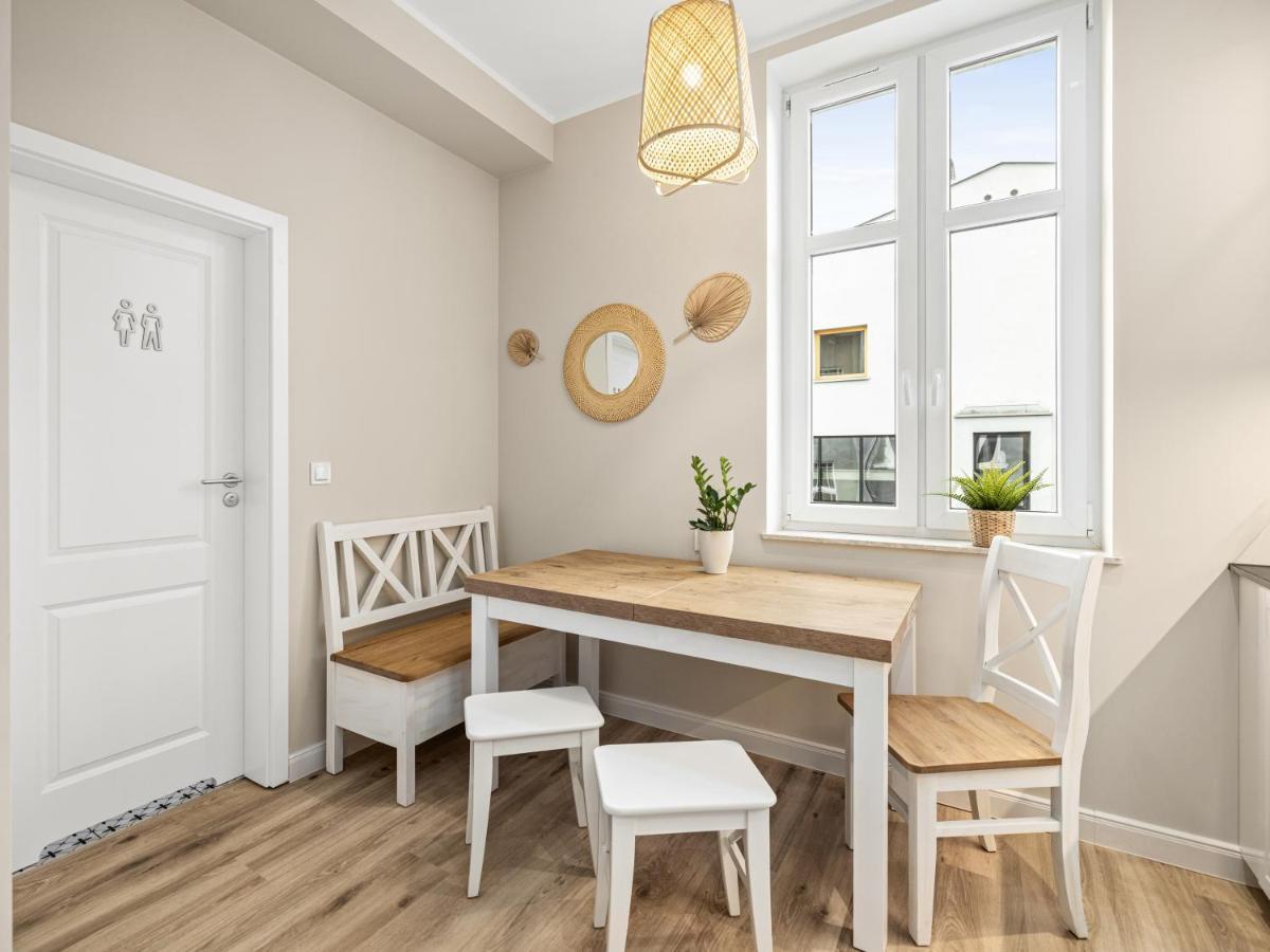 Pokój czteroosobowy z balkonem i wspólną łazienką